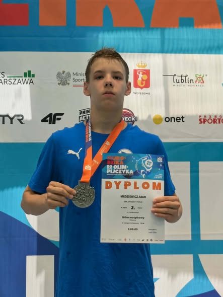 Adam Mroziewicz ze srebrnym medalem za 100 m stylem motylkowym, finał OMDO 2026